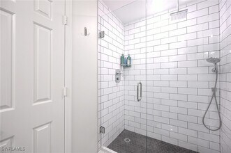 661 Windsurf Ln in Naples, FL - Foto de edificio - Building Photo