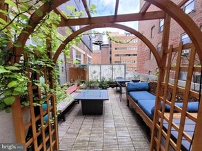 1101 Locust St in Philadelphia, PA - Building Photo - Building Photo