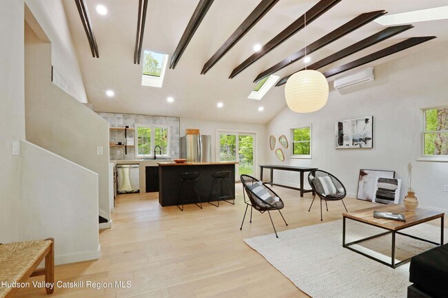 13 Arnold Dr in Woodstock, NY - Building Photo - Building Photo