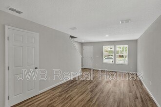 227 E 17th St in Jacksonville, FL - Foto de edificio - Building Photo