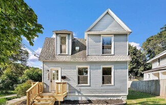 1153 Bridge St NW in Grand Rapids, MI - Building Photo