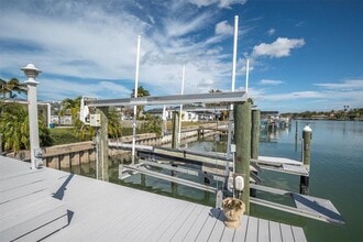 309 Buttonwood Ln in Largo, FL - Building Photo - Building Photo