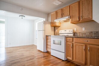 330 Denver St in Albany, OR - Building Photo - Building Photo