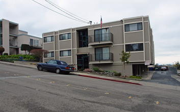 390 Alida Way in South San Francisco, CA - Building Photo - Building Photo