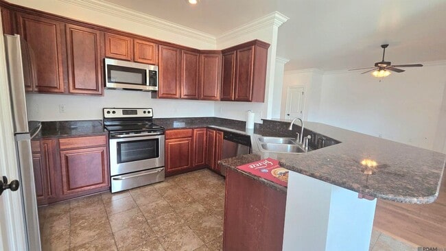 10028 Savannah Jane Ln in Baton Rouge, LA - Foto de edificio - Building Photo