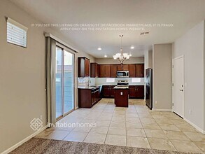 1409 S Ponderosa Dr in Gilbert, AZ - Foto de edificio - Building Photo