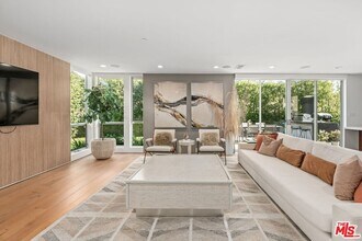 2736 Armacost Ave in Los Angeles, CA - Foto de edificio - Building Photo