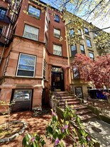 1071 Beacon St, Unit 4 Apartamentos