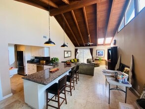 105 E 35th St in Long Beach, CA - Building Photo - Building Photo