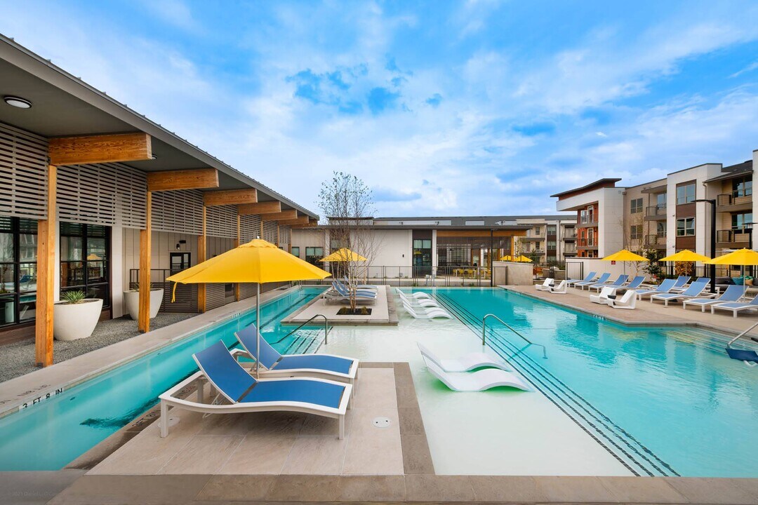 Corsair in Grand Prairie, TX - Foto de edificio