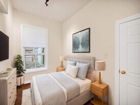 208 Wilson St in Hamilton, ON - Building Photo
