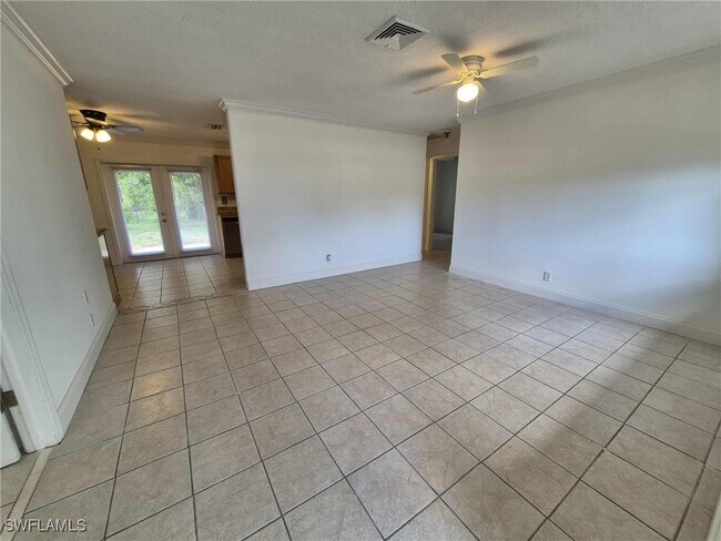 996 Jasmine St in North Fort Myers, FL - Building Photo - Building Photo