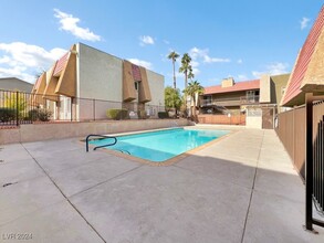 5031 Indian River Dr in Las Vegas, NV - Foto de edificio - Building Photo