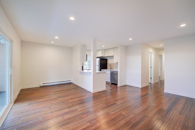 12429 NE 130th Ct in Kirkland, WA - Building Photo - Building Photo