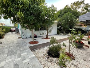 3085 SW 17th St in Miami, FL - Building Photo - Building Photo