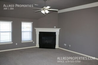 378 Milas St in Springdale, AR - Building Photo - Building Photo