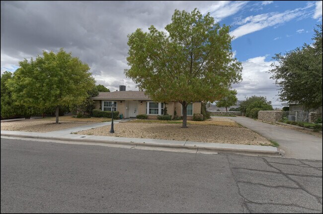 4040 Bancroft Dr in El Paso, TX - Building Photo - Building Photo