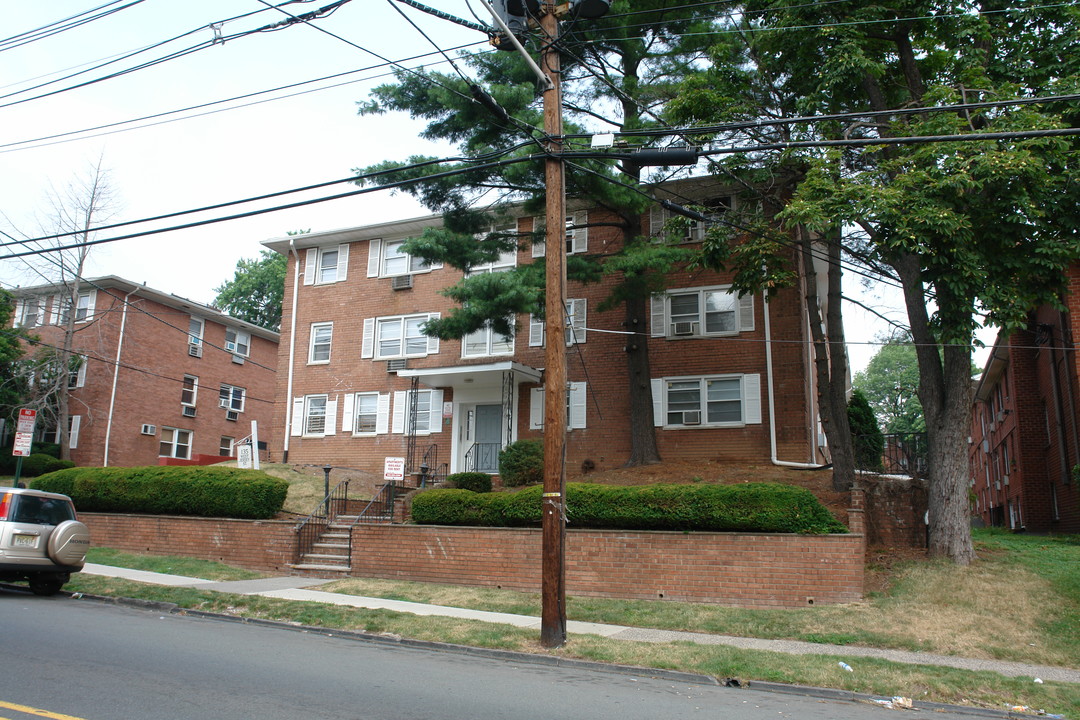 Harwood Homes in Elizabeth, NJ - Building Photo