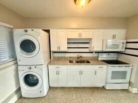 64 Davis Blvd in Tampa, FL - Building Photo