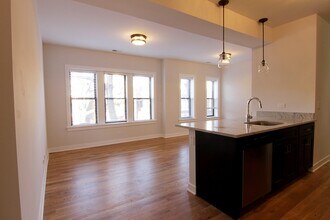 2212 W Eastwood in Chicago, IL - Building Photo - Building Photo