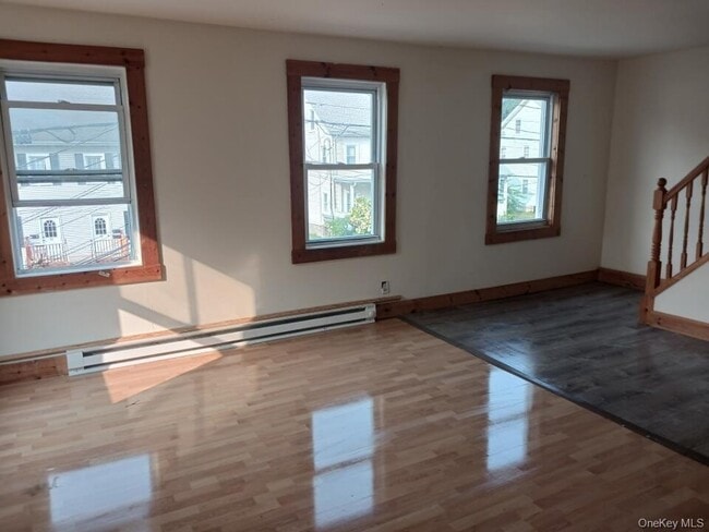 24 Franklindale Ave-Unit -2NDFL in Wappingers Falls, NY - Building Photo - Building Photo