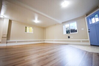 128 SE 22nd Ave in Portland, OR - Building Photo - Building Photo