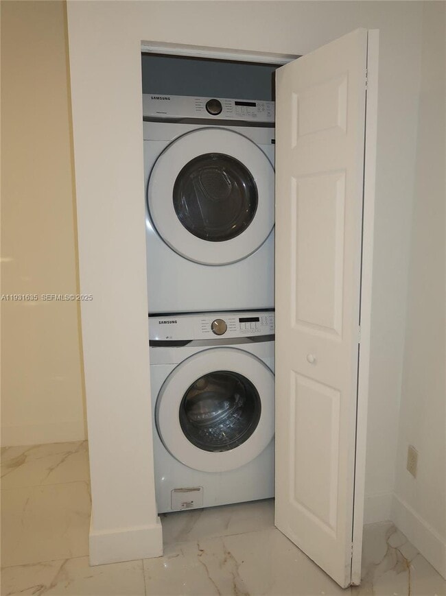 8900 NW 33rd Ave in Miami, FL - Building Photo - Building Photo