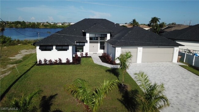 702 NW 30th Pl in Cape Coral, FL - Building Photo - Building Photo