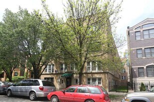 819 W Waveland Ave in Chicago, IL - Building Photo