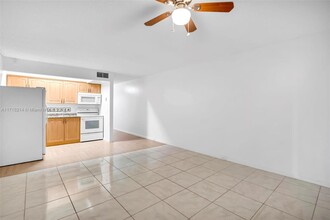 1400 SW 124th Terrace in Pembroke Pines, FL - Building Photo - Building Photo