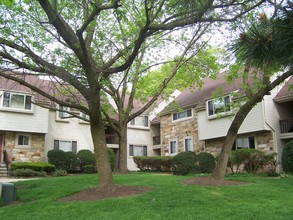 Heritage Square at Aberdeen in Matawan, NJ - Foto de edificio - Building Photo