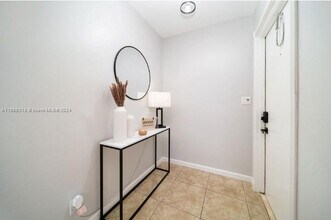 1769 NE 45th St in Oakland Park, FL - Building Photo - Building Photo