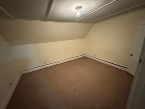 48 Clinton Ave, Unit Unit 3 in Winslow, ME - Building Photo - Building Photo