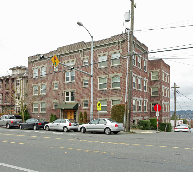 Woodland Arms Apartments in Seattle, WA - Building Photo