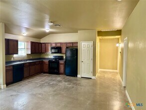 1412 Marlton St in San Marcos, TX - Building Photo - Building Photo