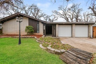 6813 NW 29th St in Bethany, OK - Building Photo