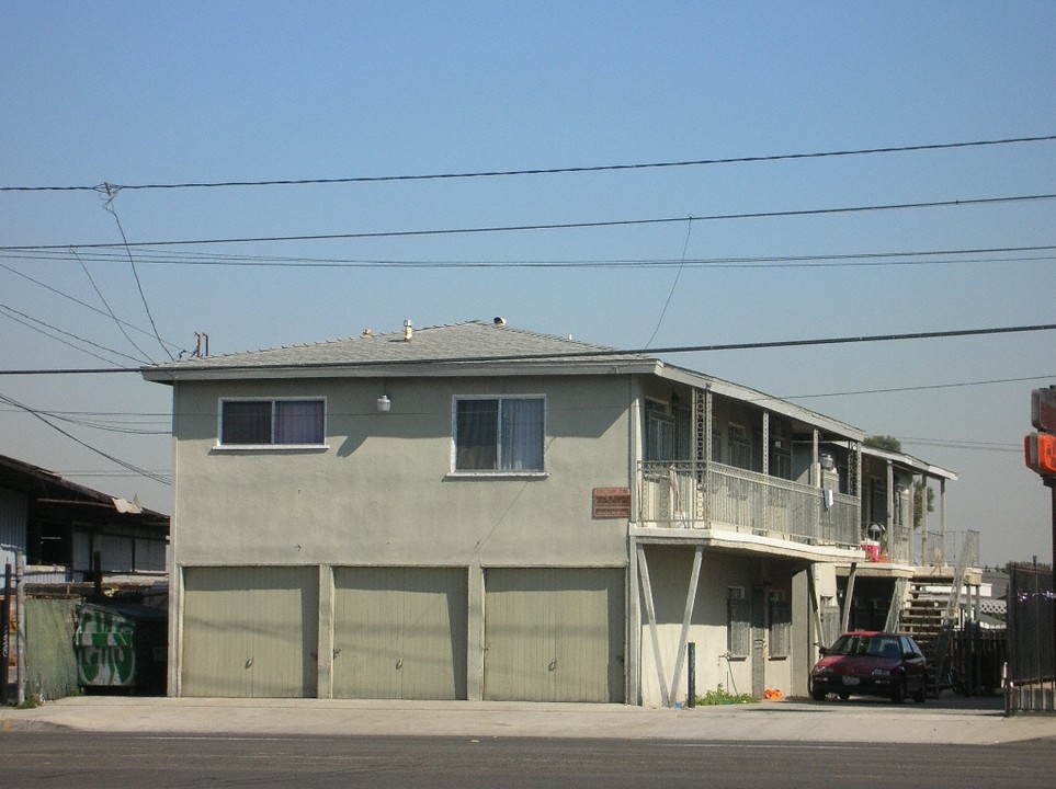 21224 Main St in Carson, CA - Building Photo