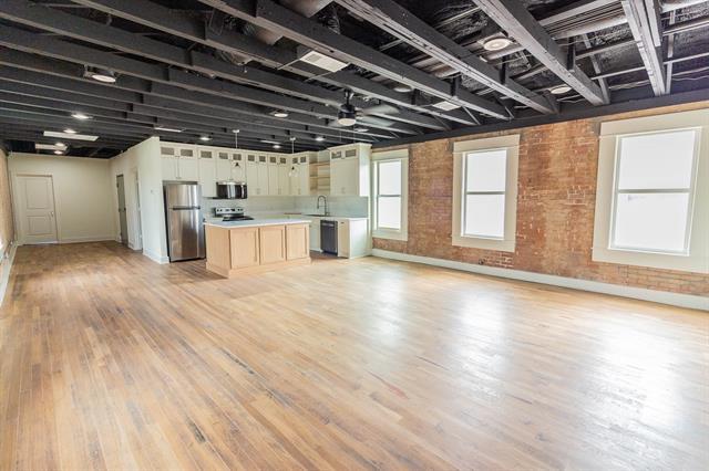 property at 219 W Mulberry St
