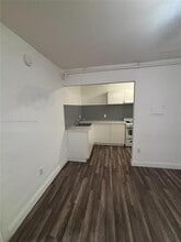 542 NW 8th St in Miami, FL - Building Photo - Building Photo