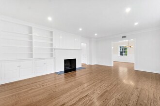 4722 Forman Ave in Toluca Lake, CA - Building Photo - Building Photo