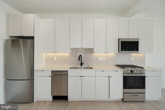 2109 S Iseminger St-Unit -1 in Philadelphia, PA - Building Photo - Building Photo