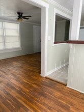 307 NW 15th Ter, Unit upstairs in Gainesville, FL - Building Photo - Building Photo