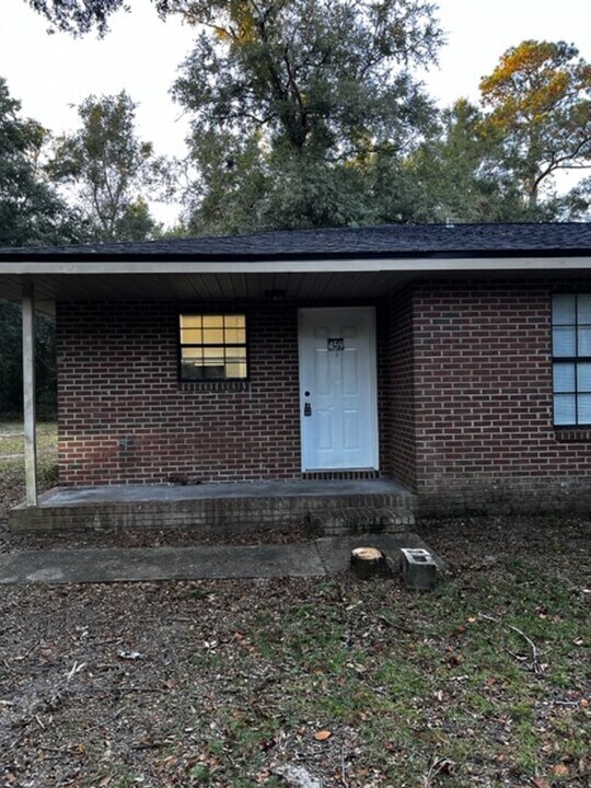 459 Emmett Whaley Rd in Crawfordville, FL - Building Photo