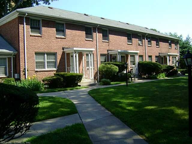 Whitney Avenue Apartments in Hamden, CT - Building Photo