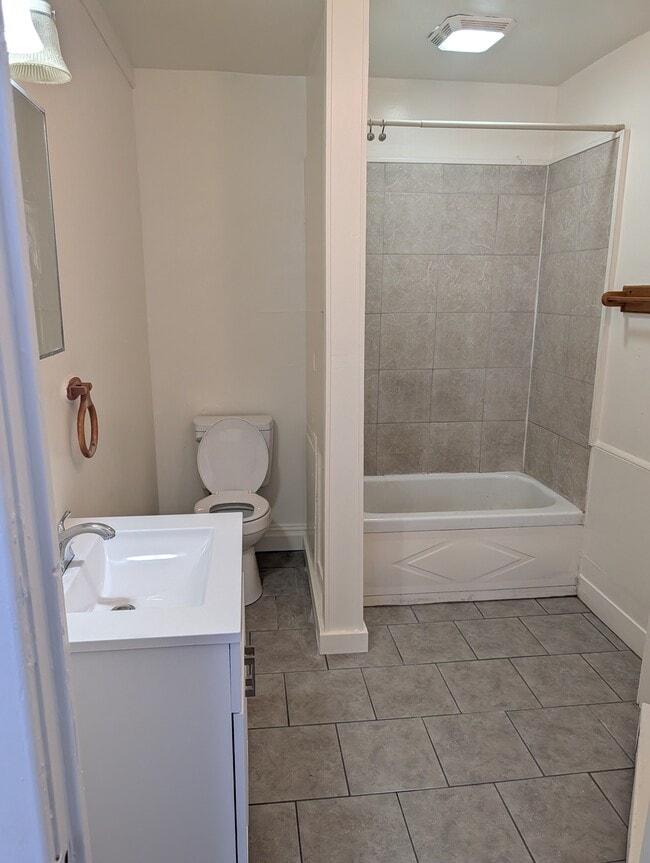 560 Clinton Ct, Unit 560 clinton court in Hazleton, PA - Foto de edificio - Building Photo