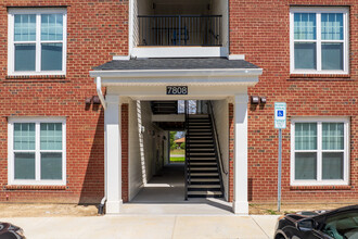 Brook Villas in Richmond, VA - Building Photo - Building Photo