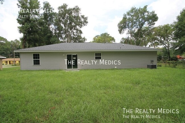 6567 NW 61st Ln in Ocala, FL - Building Photo - Building Photo