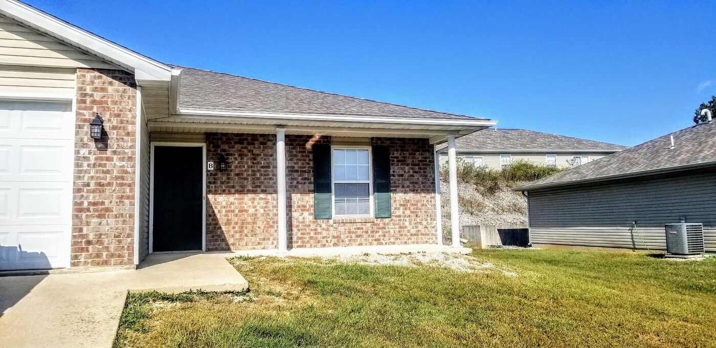 21057 Honest-Unit -B  #29 in St. Robert, MO - Building Photo