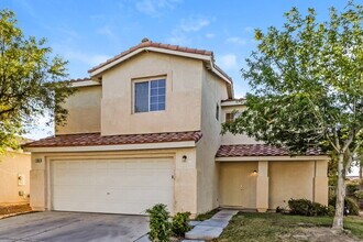 7300 Lost Shadow Ct in Las Vegas, NV - Building Photo - Building Photo