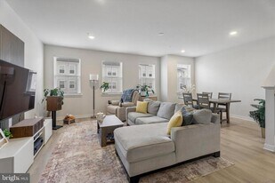 46 Continental Wy in Bridgeport, PA - Building Photo